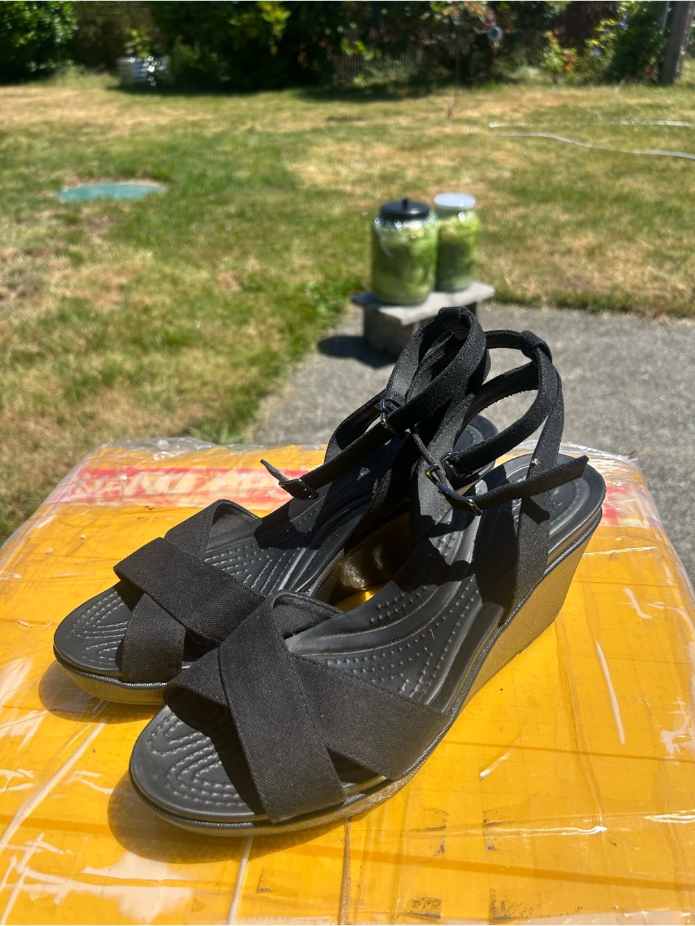Crocs Leigh II Cross Strap Strappy Ankle Wedge Sandals Black Women’s Size 10 - Picture 11 of 16